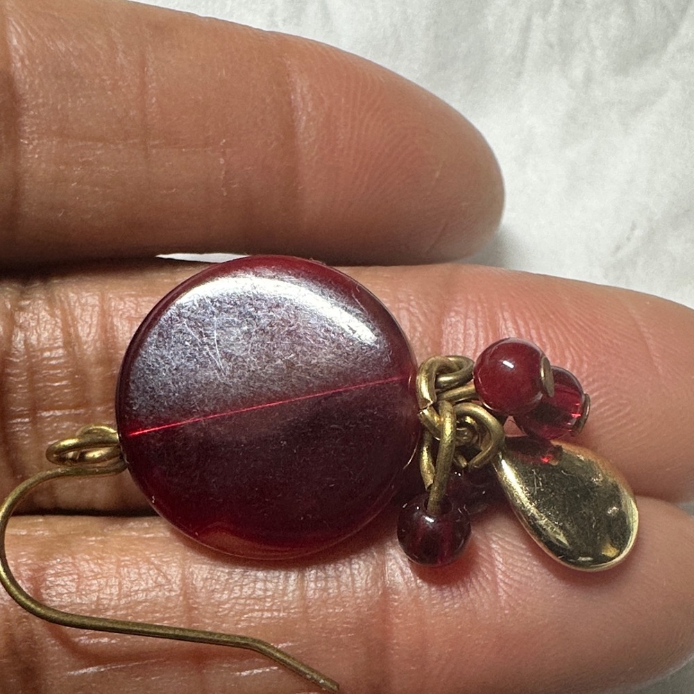 Vintage Red glass dangle Gold Dangle Earrings - Picture 5 of 15